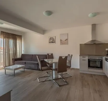 Emanuel Appartement *
