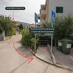 Emanuel * Podstrana